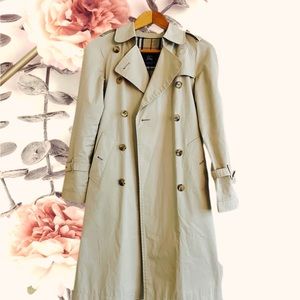 Burberry women’s trench coat - certified authentic